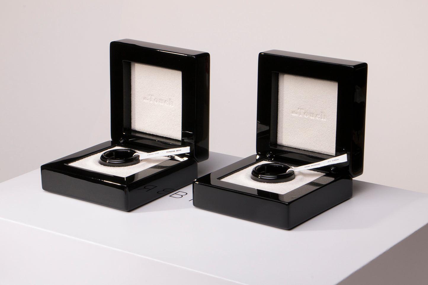 HB Ring Jet Black - Cream